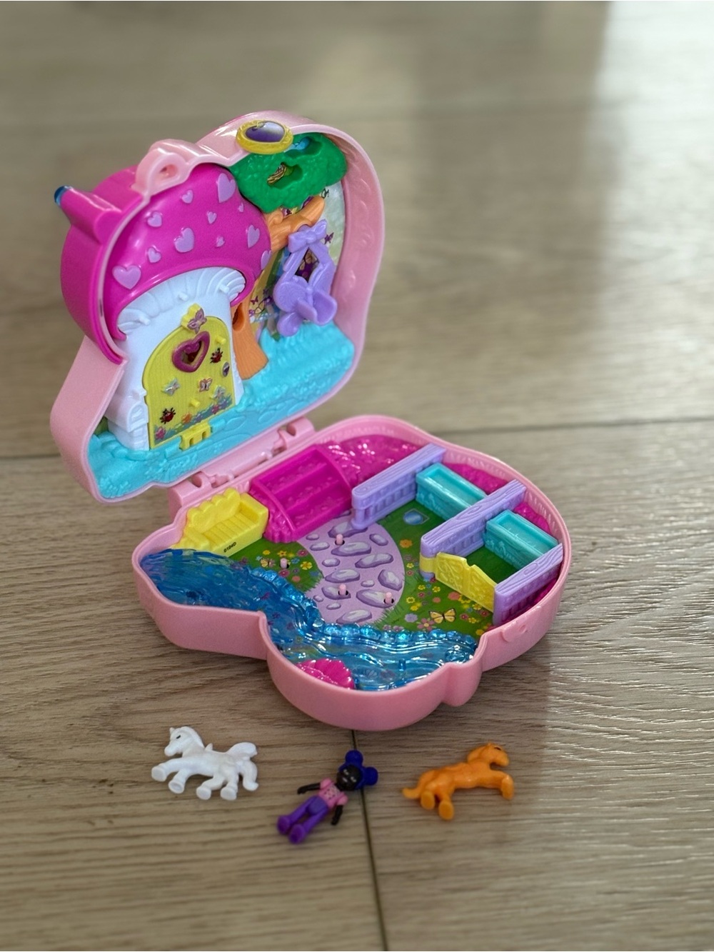 Unicorn Pink Mini Playset Compact - polly pocket with Accessories